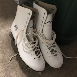 Womans Ice Skates - US 10 used